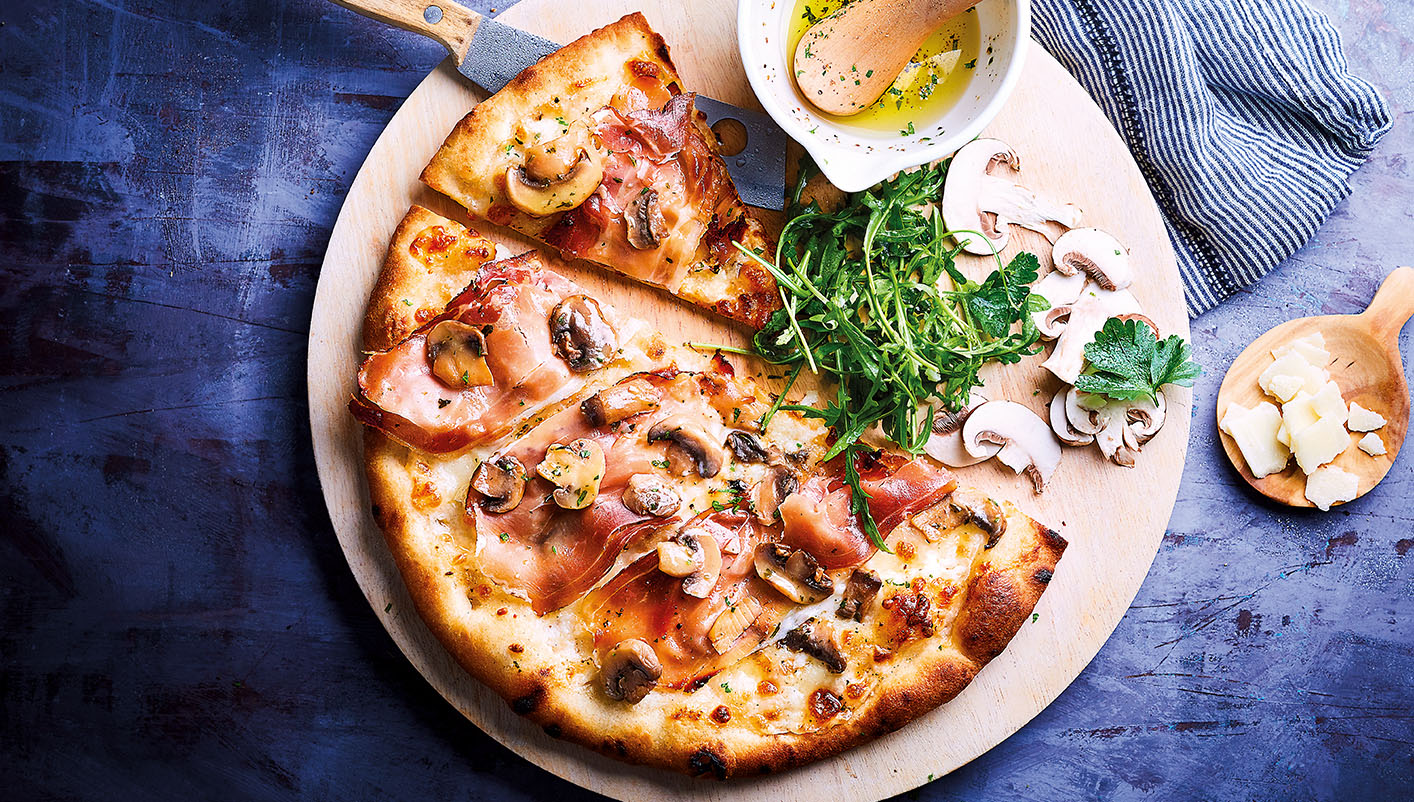 Pizza speck Alto Adige IGP et champignons
