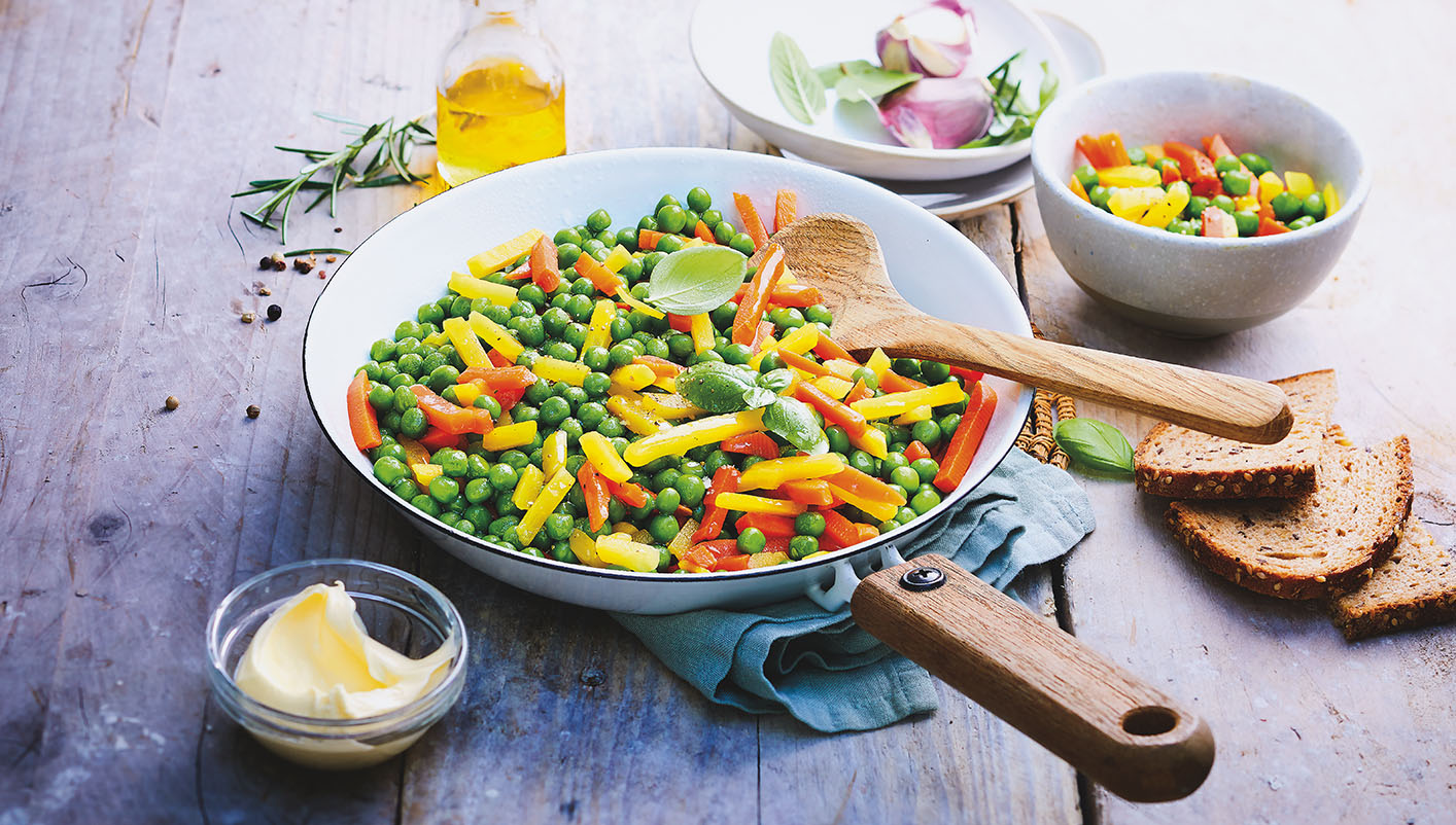 Petits pois et duo de carottes biologiques