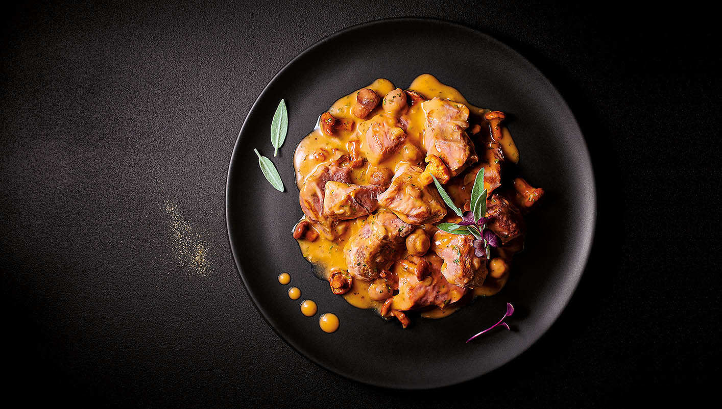 Mijoté de veau sauce Périgueux et poêlée de champignons
