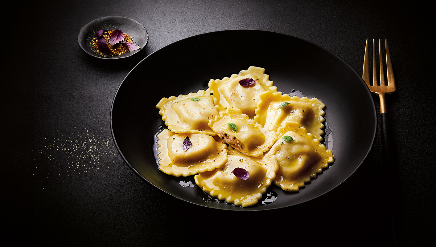 Tortelli à la ricotta et à la truffe blanche d'été