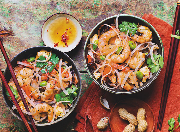 Pad Thaï aux crevettes, le plat national de la Thaïlande/la recette  traditionnelle/Secret de Cuisson 