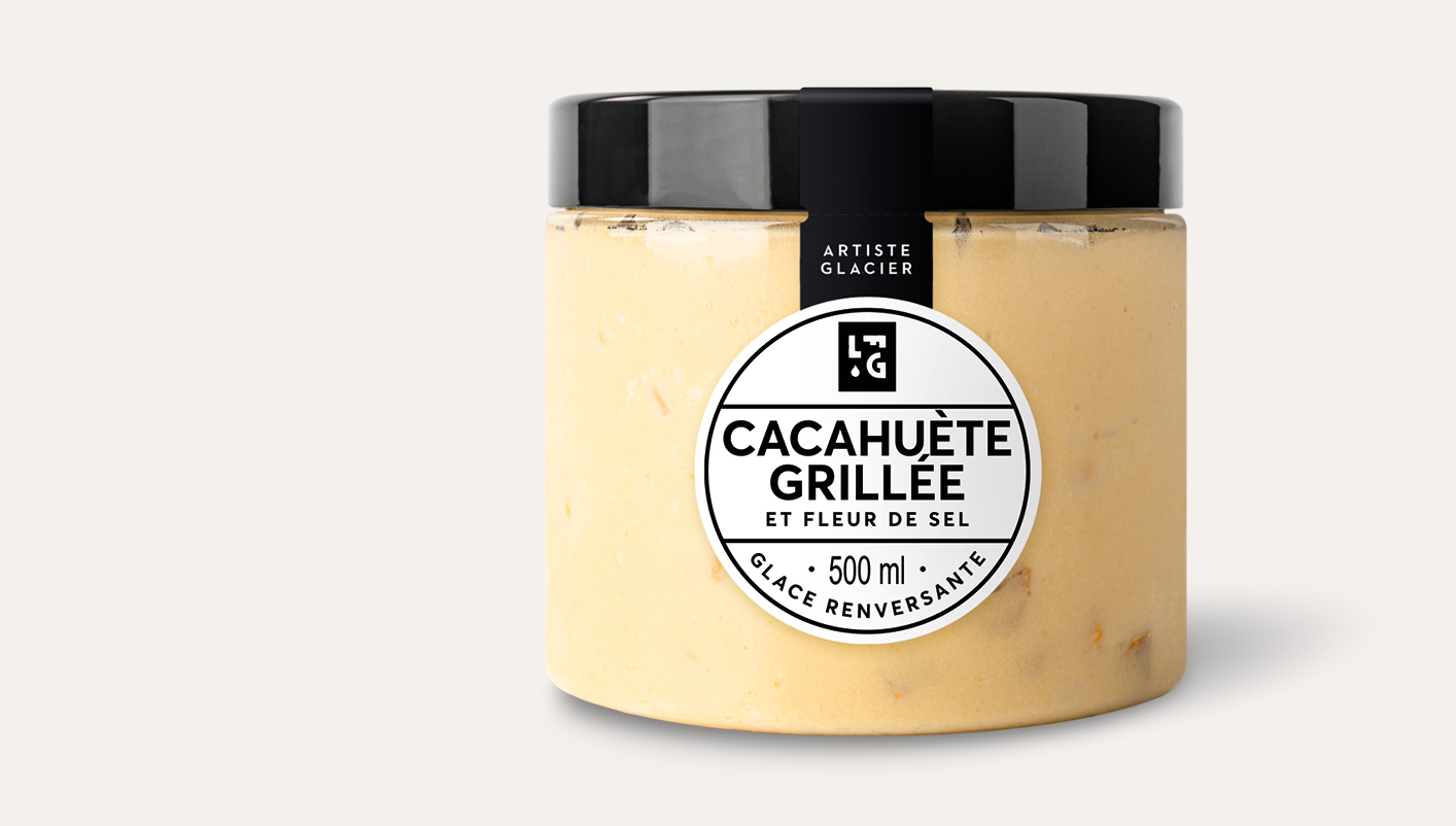 Crème glacée artisanale cacahuète grillée et fleur de sel
