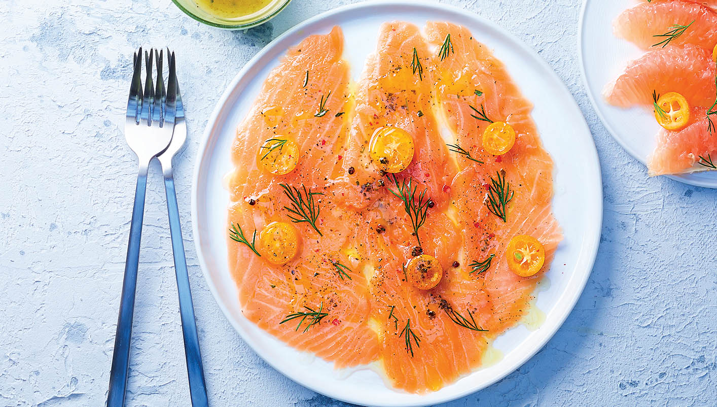 2 Carpaccio de saumon Atlantique, sauce citron vert basilic