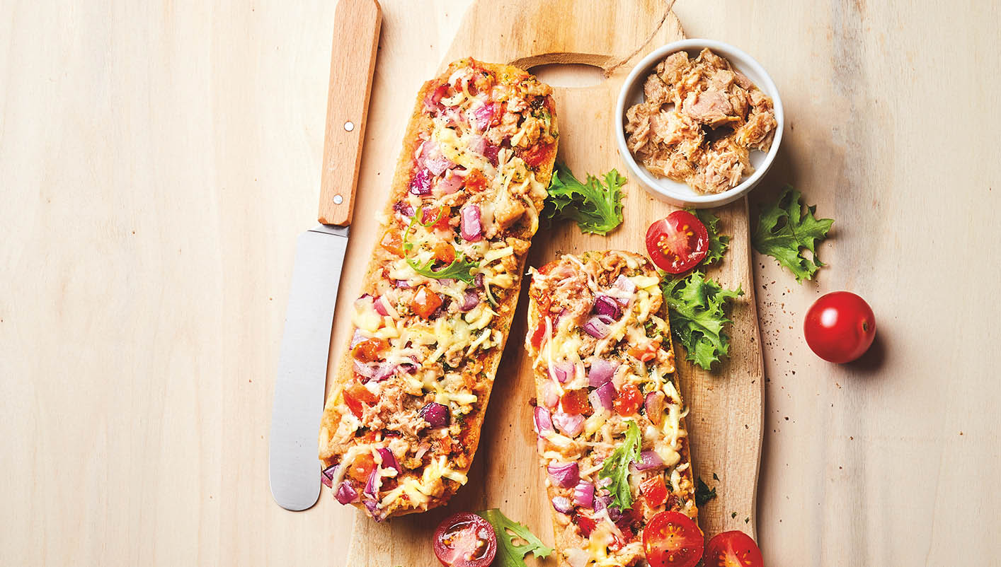 2 Tartines thon, oignons rouges, tomates