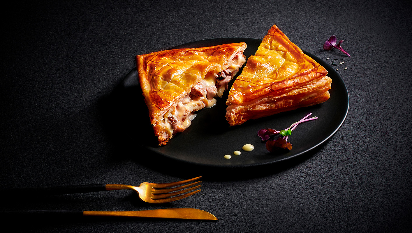2 Feuilletés poulet jaune, pépites de bloc de foie gras