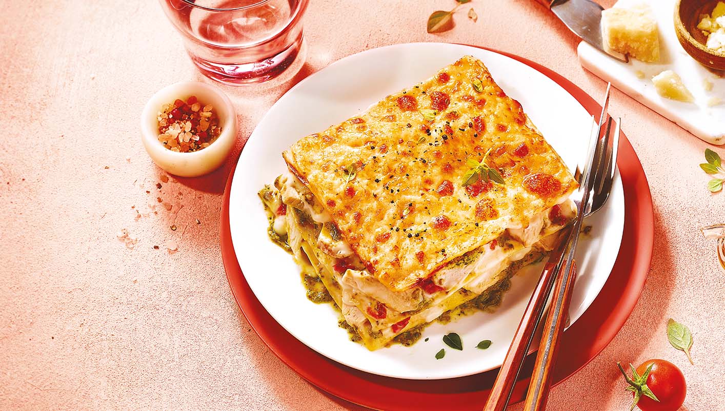 Lasagnes au poulet, sauce mascarpone pesto et tomates