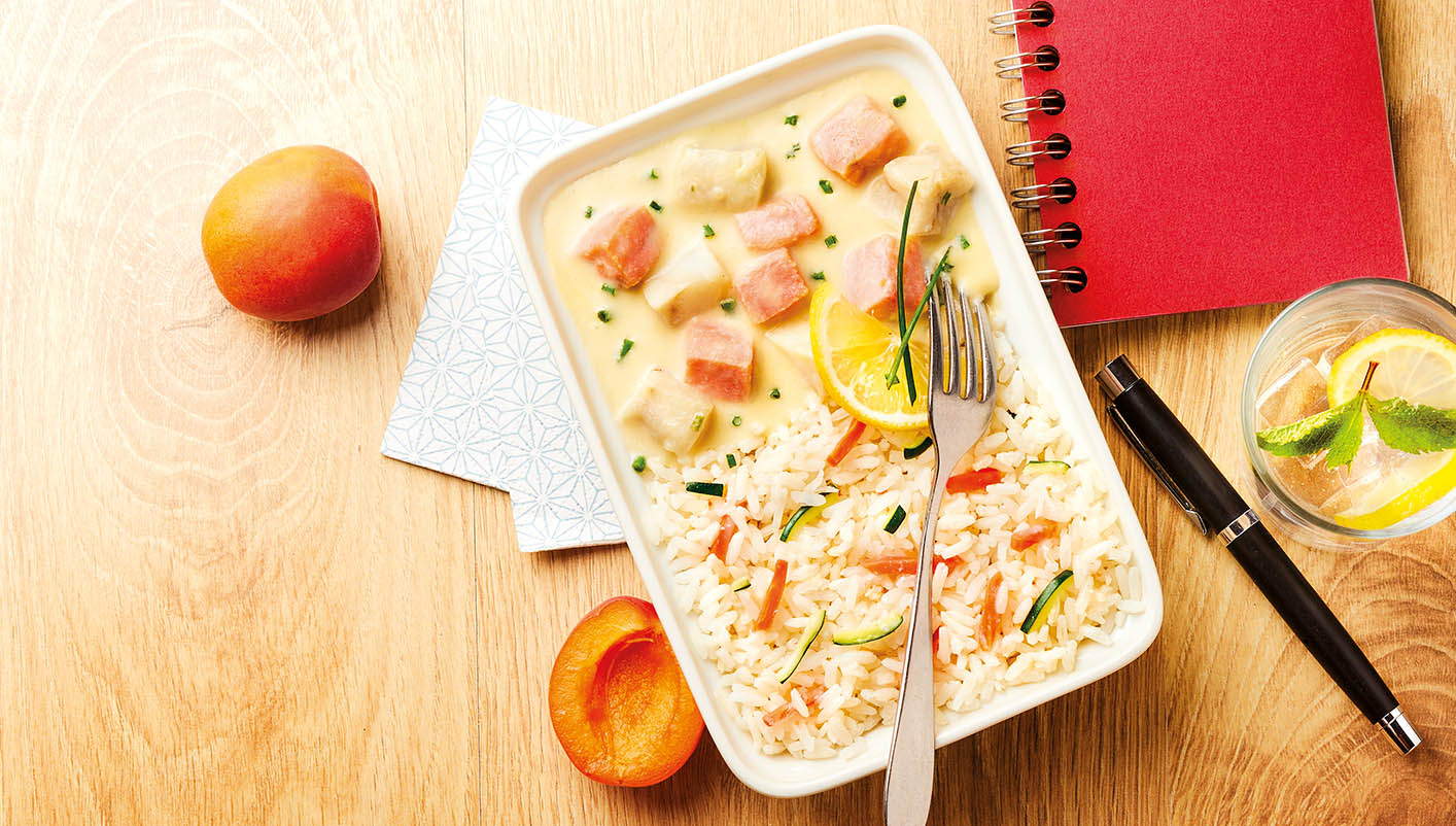 Saumon et colin d'Alaska, riz et petits légumes