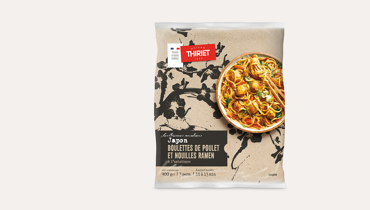 Boulettes de poulet et nouilles ramen à l'asiatique