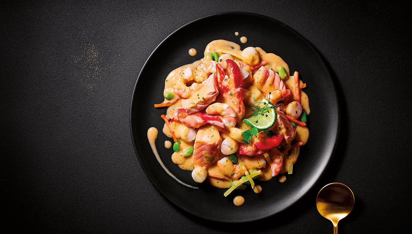 Homard, crevettes, saumon et noix de St-Jacques, crème