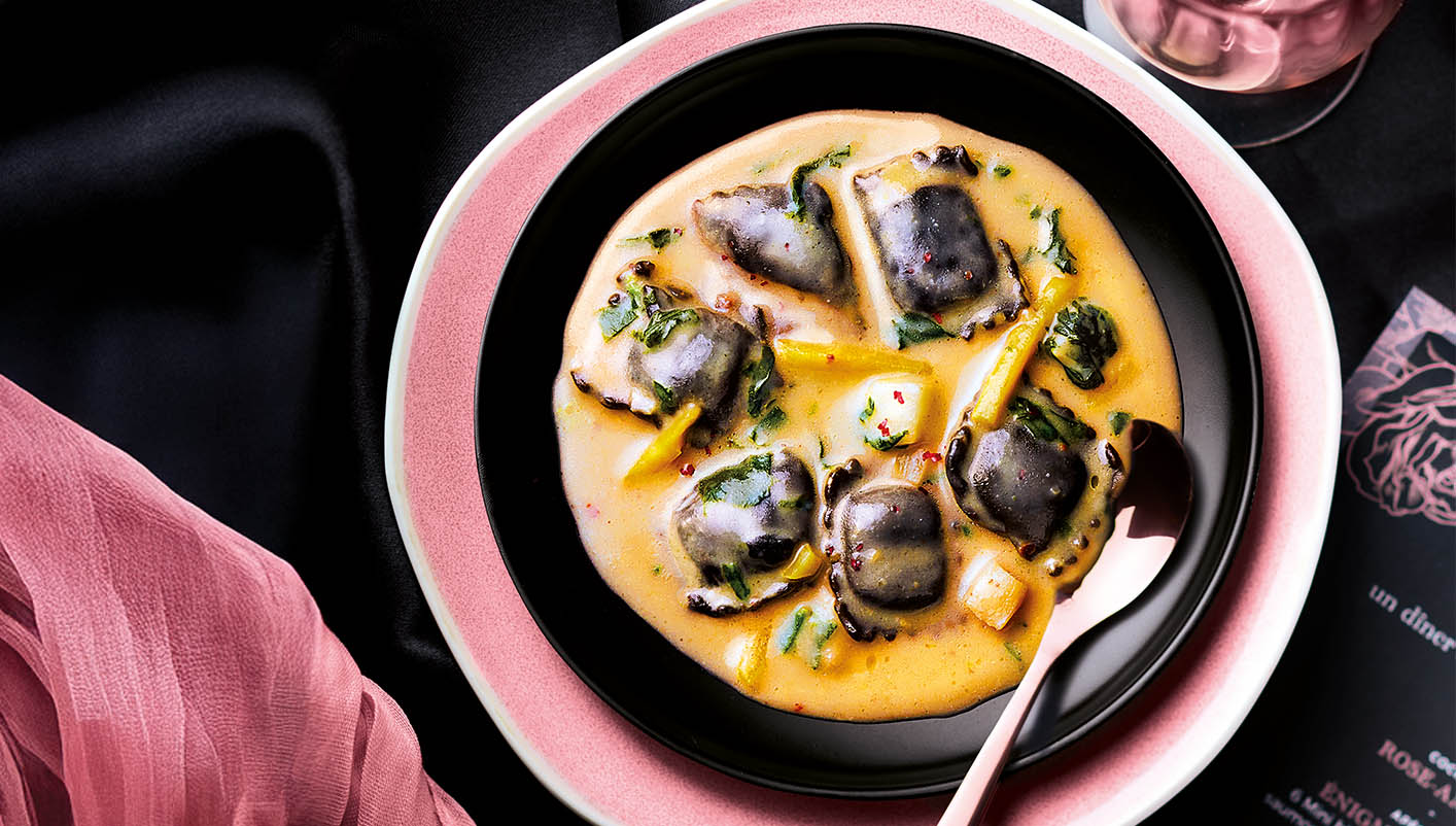 8 ravioles aux champignons, sauce au chardonnay et légumes