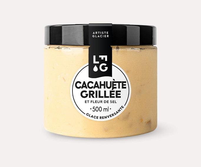 Crème glacée artisanale cacahuète grillée et fleur de sel