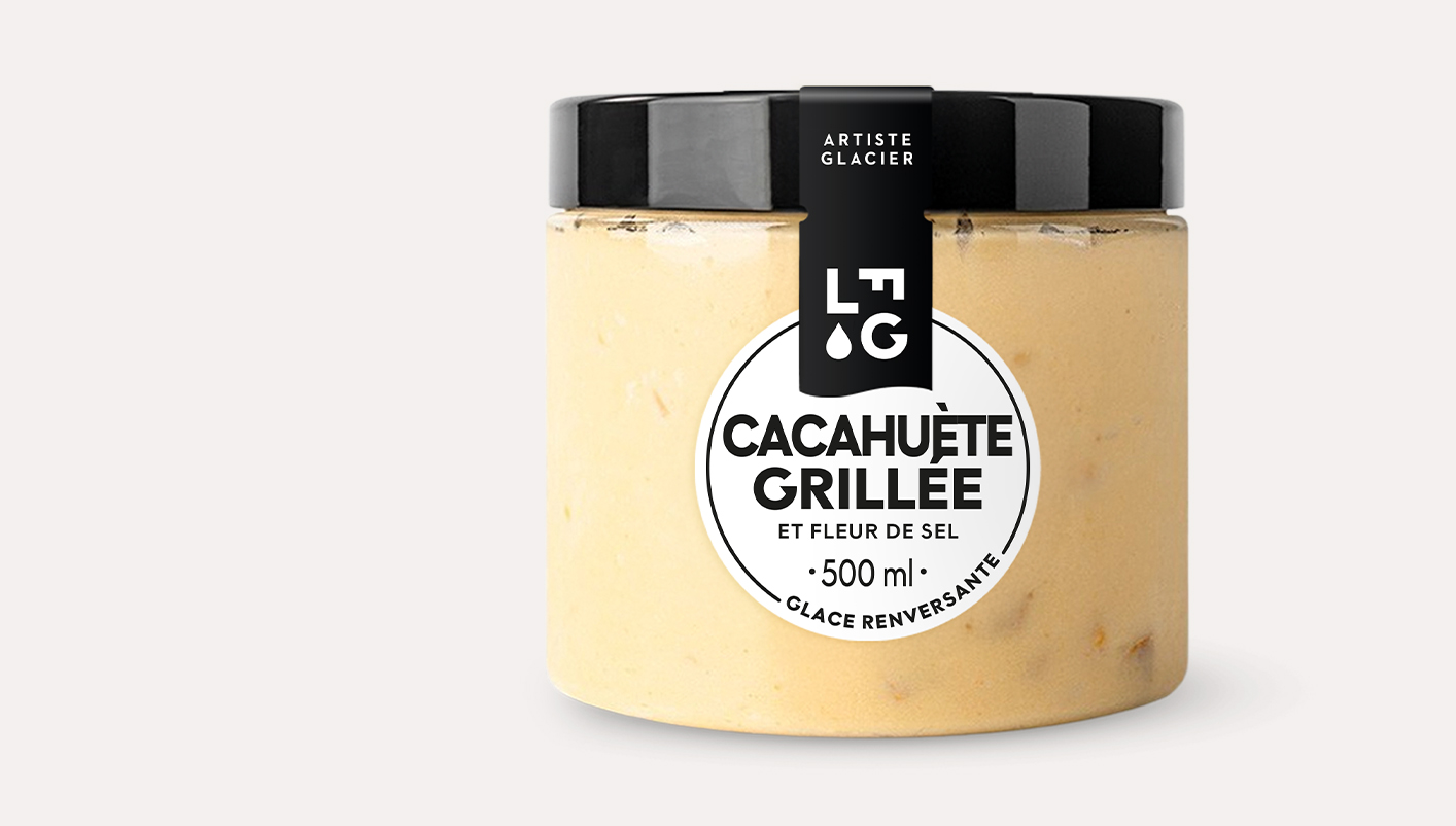 Crème glacée artisanale cacahuète grillée et fleur de sel