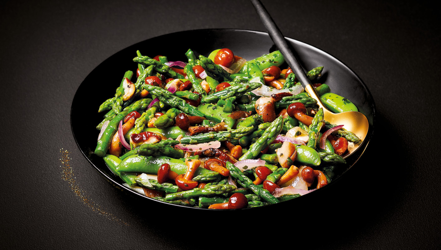 Poêlée cuisinée aux asperges, pholiotes et cèpes