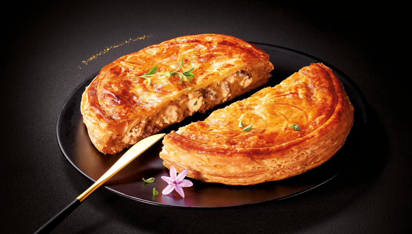Tourte pintade et brisures de morilles - sauce au vin jaune