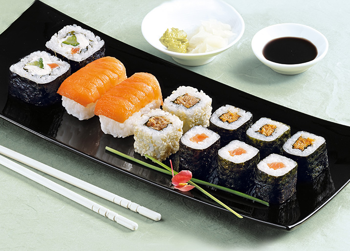 Assortiment de 12 sushi saumon