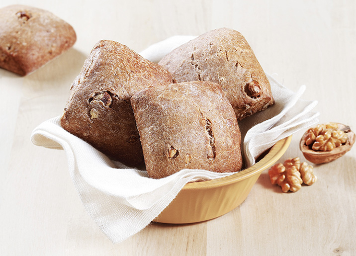 4 Petits pains de campagne aux noix