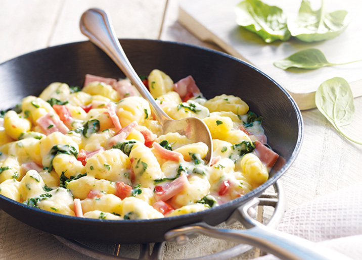 Gnocchi jambon, épinards, sauce emmental