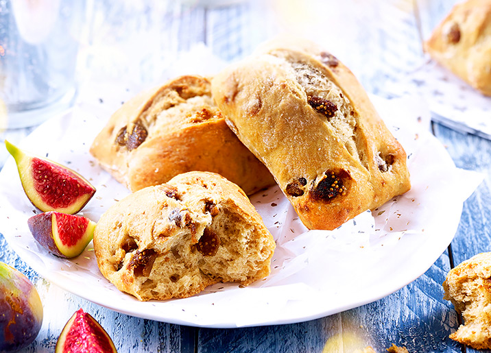 4 Petits pains de campagne aux figues