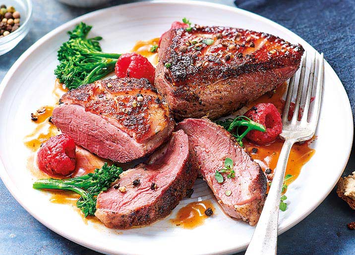 2 Demi magrets de canard marinés aux 3 poivres