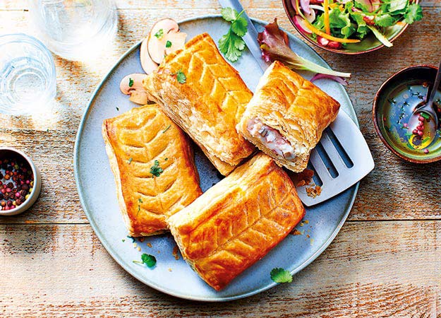 8 Feuilletés jambon, emmental et champignons
