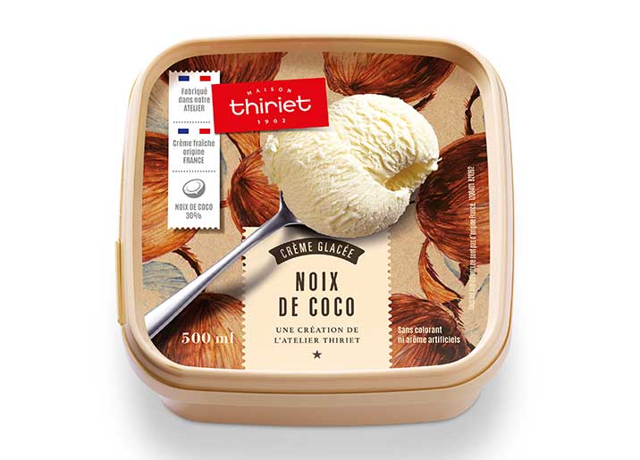 Crème glacée noix de coco et morceaux de noix de coco râpée