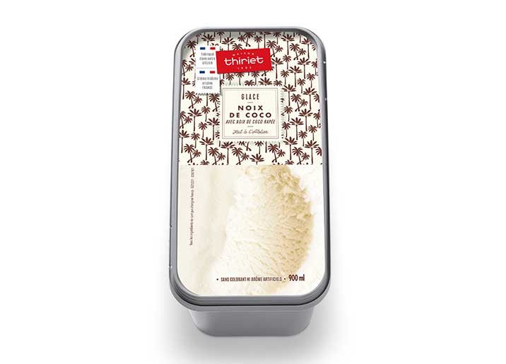 Glace noix de coco avec noix de coco râpée