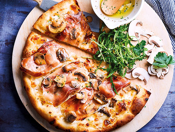 Pizza speck Alto Adige IGP et champignons