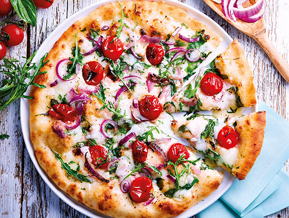 Pizza tomates oignons rochetta