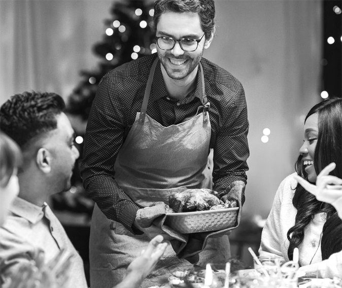 Pour des fêtes inoubliables, composez votre commande à offrir parmi notre sélection festive : feuilletés, foie gras, terrines, saumon, volailles, desserts glacés et pâtissiers, livrée à domicile