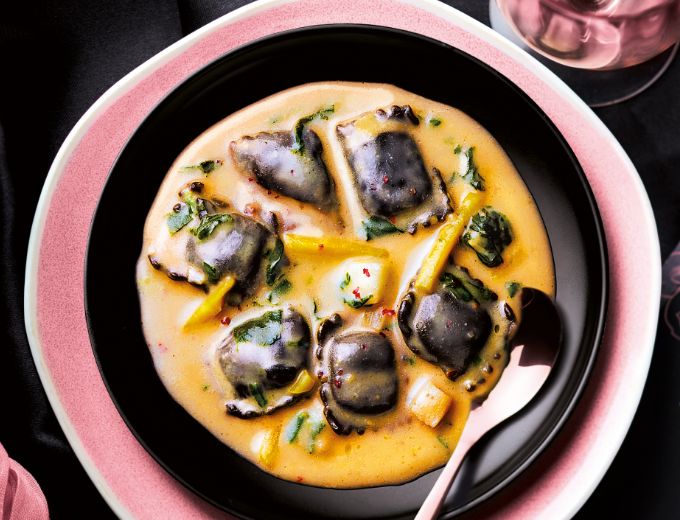 8 Ravioles aux champignons, sauce au Chardonnay et aux légumes