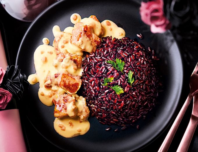 Poulet sauce Chablis et riz noir